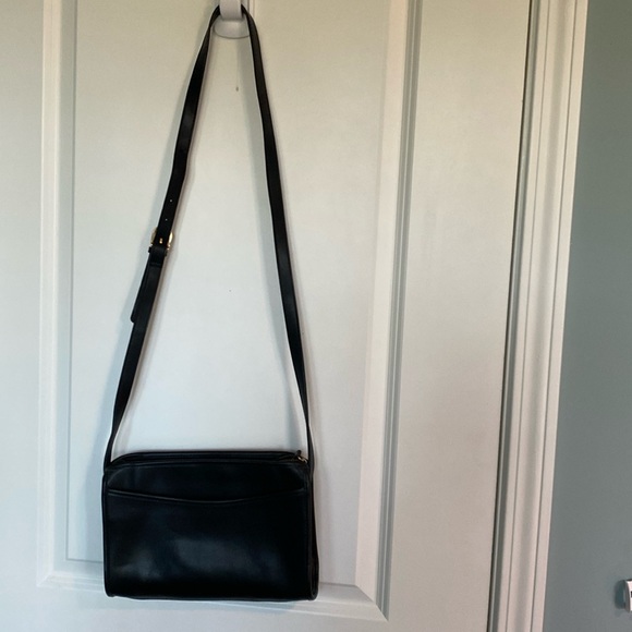 Handbags - Vintage Crossbody leather in great condition